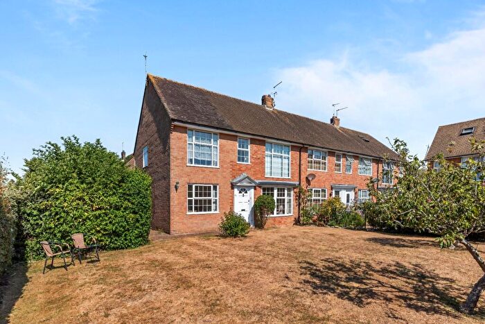4 Bedroom Semi-Detached House For Sale In The Avenue Shoreham, BN43