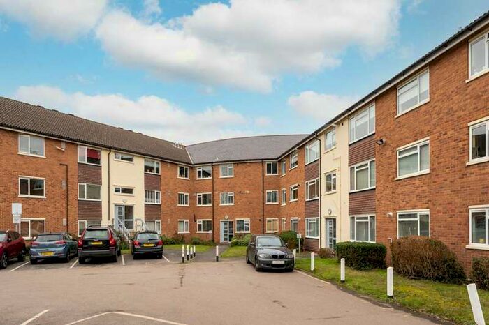 3 Bedroom Flat To Rent In Radcliffe Road, East Croydon, CR0