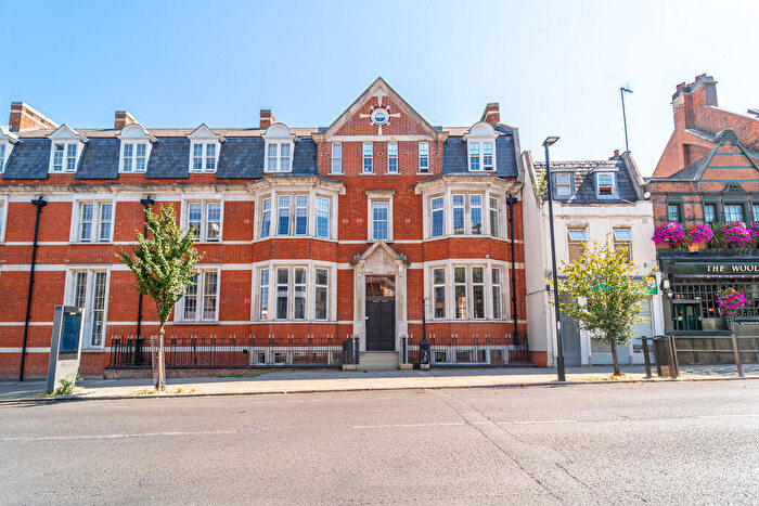 2 Bedroom Apartment For Sale In Blackstock Road, Highbury, N5
