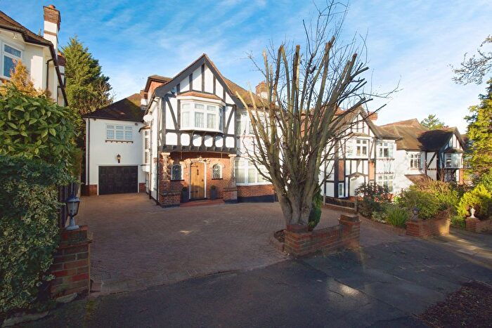 6 Bedroom Detached House To Rent In Worcester Crescent, Woodford, IG8