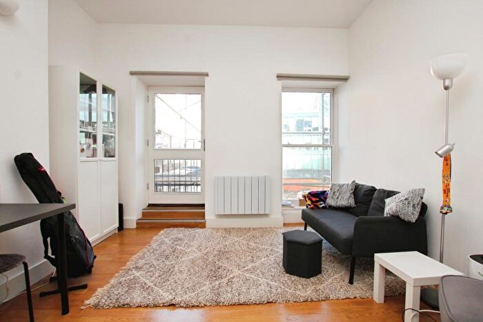 1 Bedroom Flat To Rent In Victoria Street - City Centre, BS1