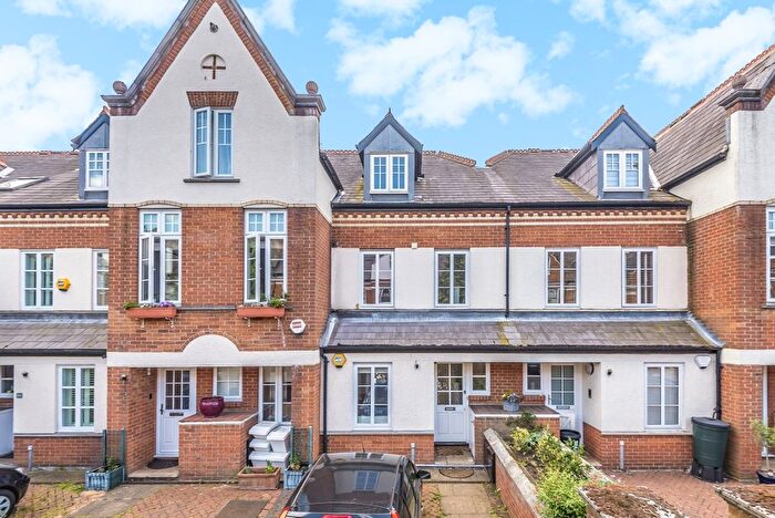 3 Bedroom Detached House For Sale In Hillbury Road, Balham, London, SW17