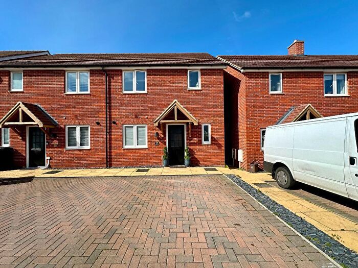3 Bedroom End Of Terrace House For Sale In Leigh Woods Place, Silsoe, Bedfordshire, MK45