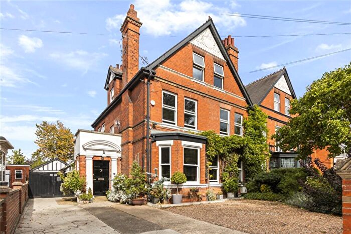 5 Bedroom Semi Detached House For Sale In Welholme Road, Grimsby, North East Lincs, DN32