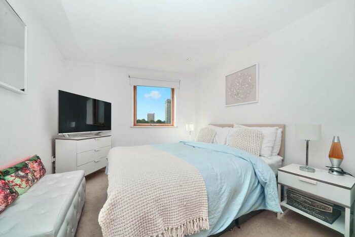 2 Bedroom Flat For Sale In Crews Street, Canary Wharf, E14
