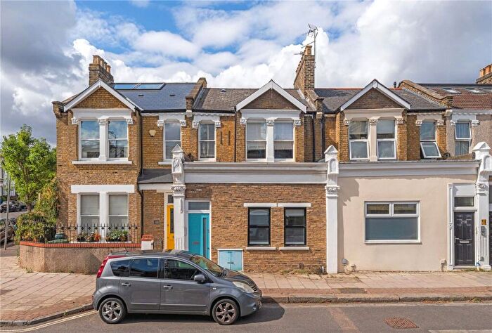 2 Bedroom Apartment To Rent In Ivydale Road, London, SE15