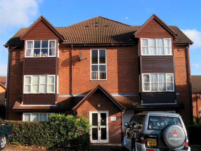 Studio To Rent In Colwyn Green, Snowdon Drive, Colindale, NW9