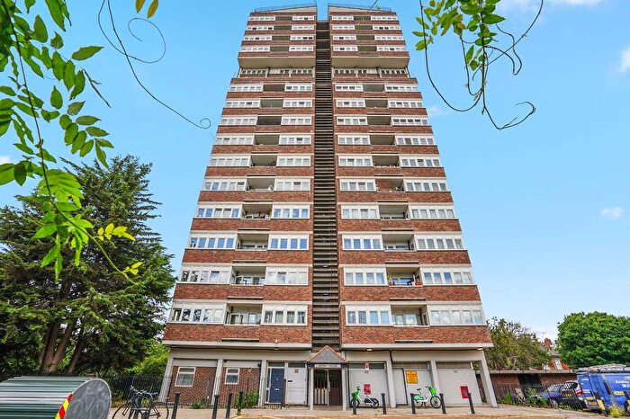 2 Bedroom Flat For Sale In Pearscroft Road, London, SW6