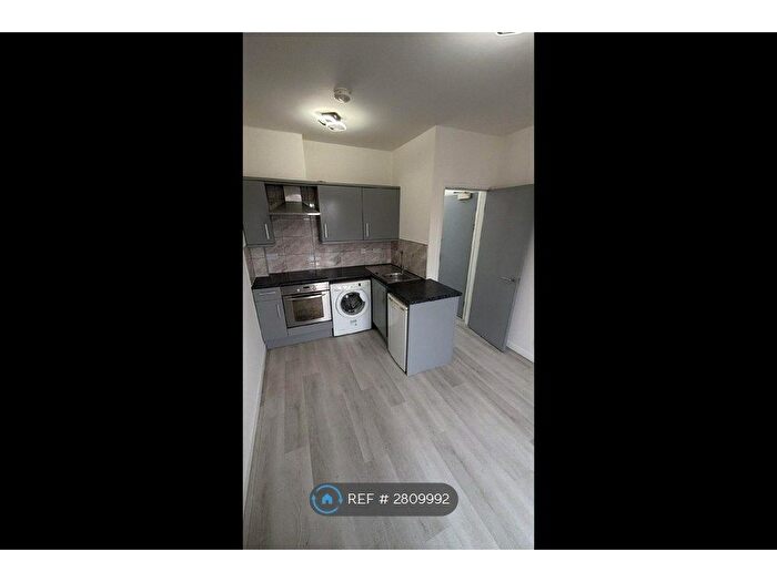 1 Bedroom Flat To Rent In Meadow Court, Wakefield, WF2