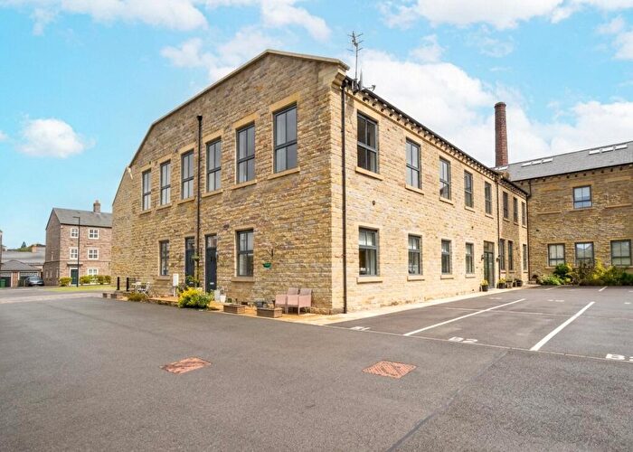 2 Bedroom Apartment For Sale In Flat, Dyehouse Walk, Yeadon, Leeds, West Yorkshire, LS19