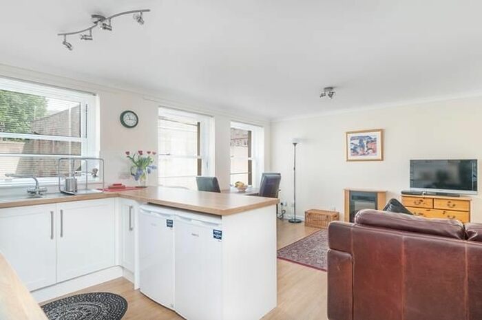 1 Bedroom Flat To Rent In St Patrick Square, Edinburgh, EH8