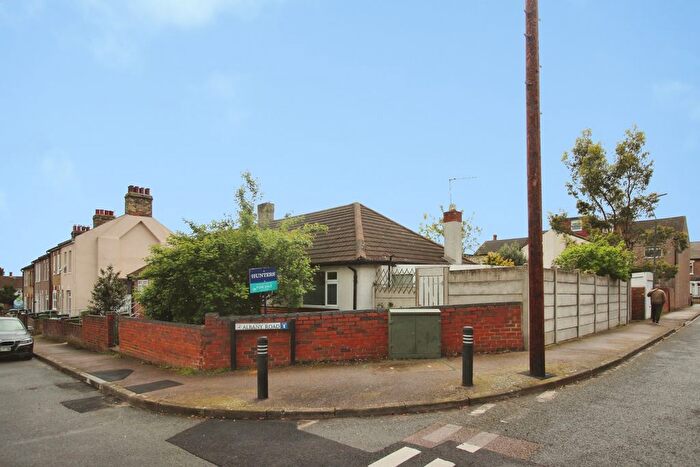 3 Bedroom Semi Detached Bungalow For Sale In Albany Road, Belvedere, DA17