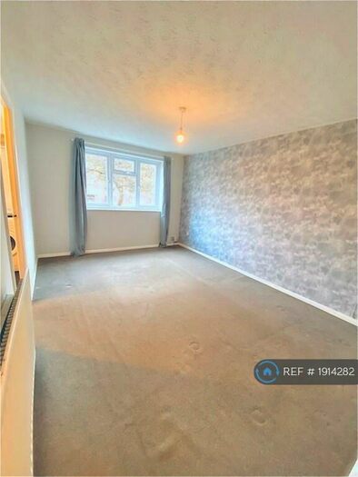 1 Bedroom Flat To Rent In Plumtree Close, Dagenham, RM10