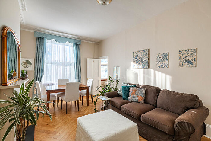 1 Bedroom Apartment To Rent In Redcliffe Gardens, Chelsea, SW3