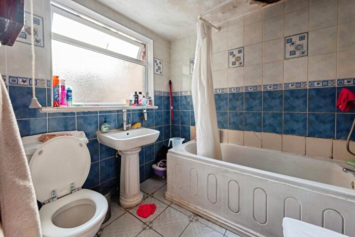 6 Bedroom Terraced House For Sale In Malvern Road, Southsea, Hampshire, PO5