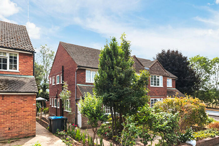 2 Bedroom Maisonette To Rent In Kelvedon Close, Kingston Upon Thames, Greater London, KT2