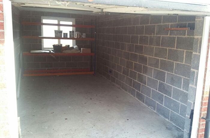 2 Bedroom Flat For Sale In Wagon Road, Yorkshire, Leeds, LS10