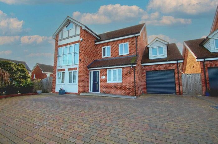 5 Bedroom Detached House To Rent In Dunton Road, Basildon, Essex, SS15