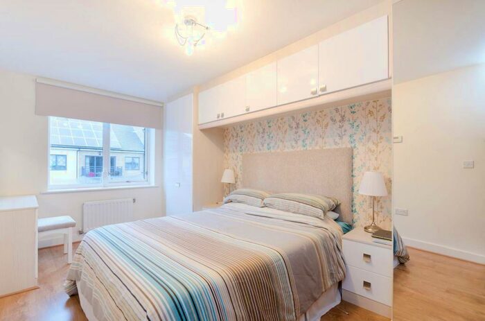 2 Bedroom Flat To Rent In Watson Place, South Norwood, London, SE25