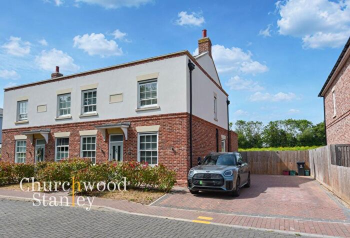 3 Bedroom Semi Detached House For Sale In Hunters Court, Wix, CO11