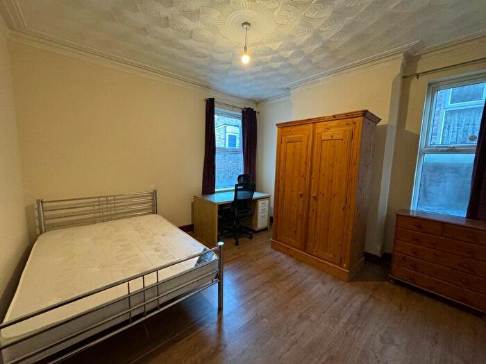7 Bedroom Semi-Detached House To Rent In Seely Road, Nottingham, Nottinghamshire, NG7
