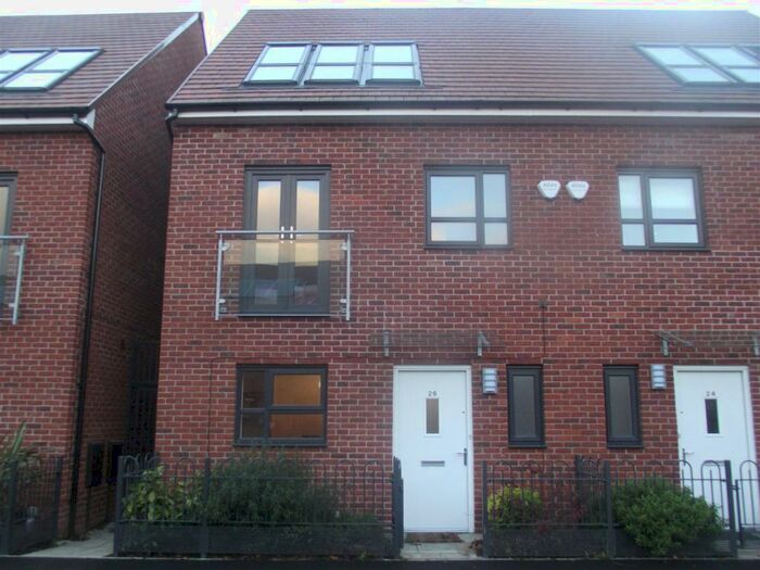 4 Bedroom Town House To Rent In Kempster Gardens, Broughton, M7