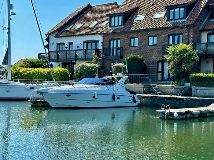 4 Bedroom Town House For Sale In White Heather Court, Hythe, SO45