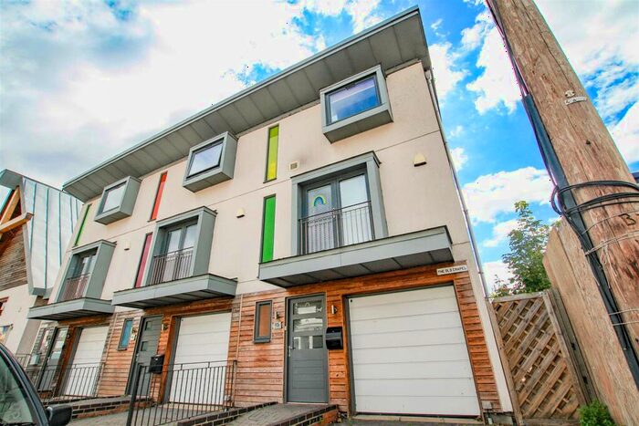 4 Bedroom Town House To Rent In Pall Mall, Leigh On Sea, Essex, SS9