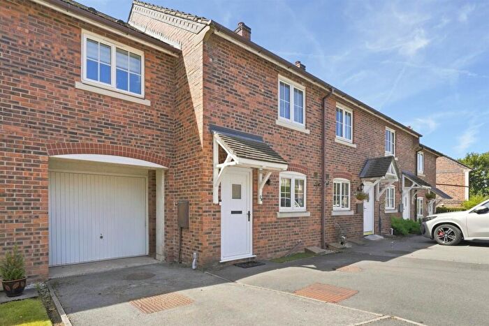 3 Bedroom House For Sale In Spinners Way, Bollington, SK10