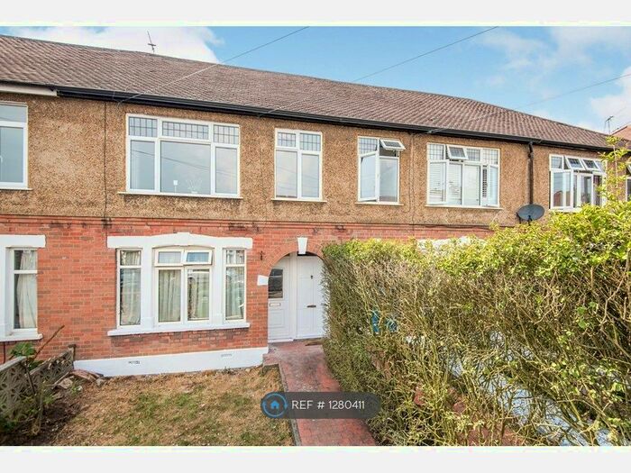 2 Bedroom Maisonette To Rent In A, Staines TW18
