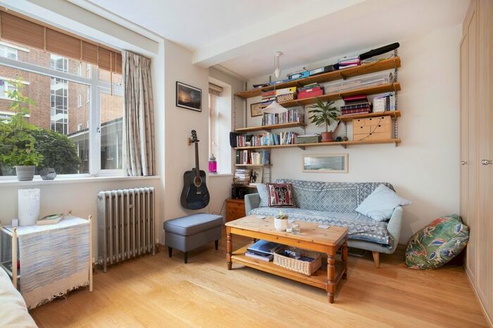 Studio To Rent In Upper Richmond Road, London, SW15