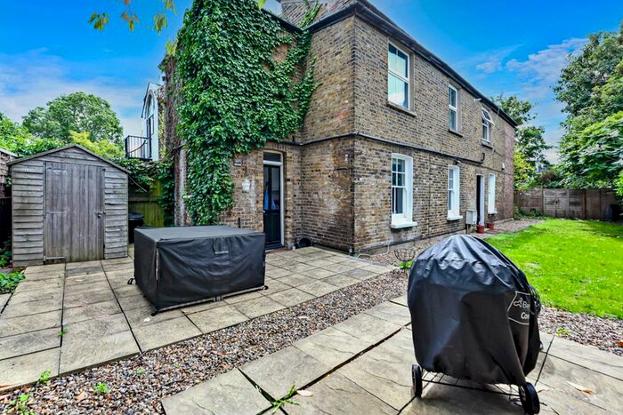 2 Bedroom Flat To Rent In Cecil Road, London, SW19