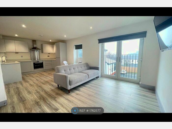 2 Bedroom Flat To Rent In Trinity Court, Leeds, LS9