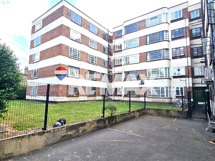 2 Bedroom Flat To Rent In Beaumont Court Upper Clapton Road, London, E5