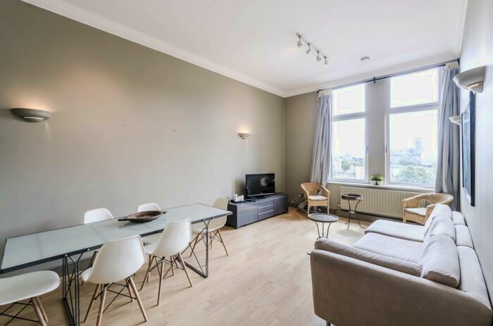 2 Bedroom Apartment To Rent In Trinity Square London, EC3N