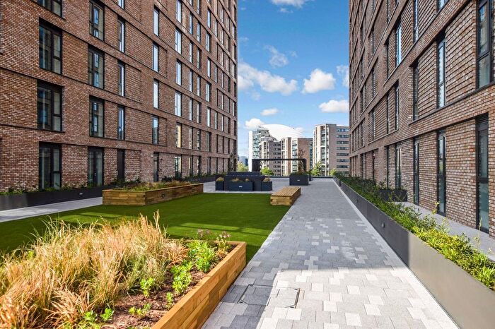 1 Bedroom Flat To Rent In Old Trafford, Wharf End, Trafford Park, Manchester, M17