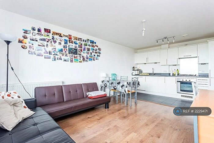 2 Bedroom Flat To Rent In The Drakes, London, SE8