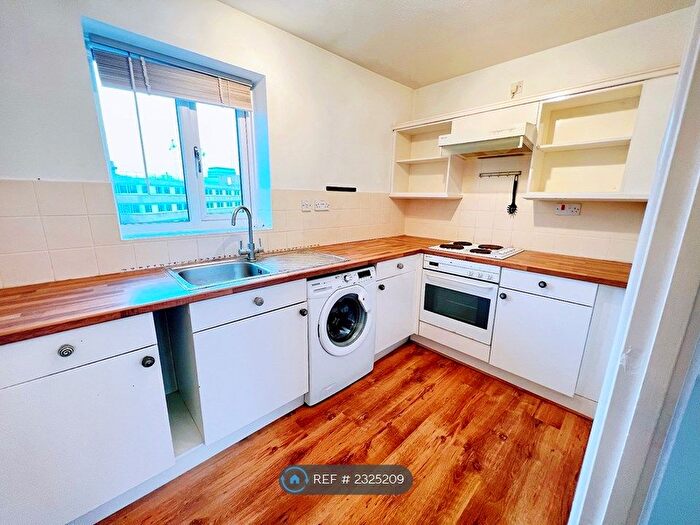 1 Bedroom Flat To Rent In Corinthian Court, Bristol, BS1