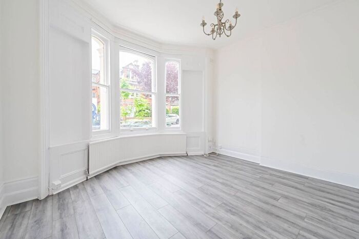 1 Bedroom Flat To Rent In Muswell Avenue, Muswell Hill, London, N10