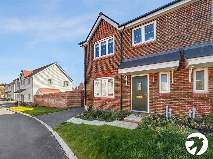 3 Bedroom Semi-Detached House To Rent In Bluebell Close, Swanley, Kent, BR8