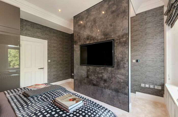 3 Bedroom Flat To Rent In Hans Place, Knightsbridge, London, SW1X