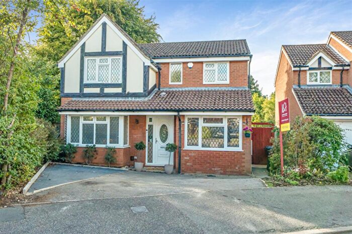 4 Bedroom Detached House For Sale In Waverley Way, Wokingham, Berkshire, RG40