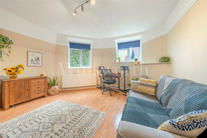 2 Bedroom Maisonette To Rent In Hodford Road, London, NW11