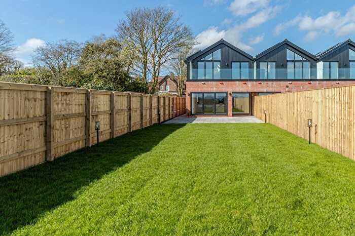 4 Bedroom Terraced House To Rent In Burford Lane, Lymm, WA13