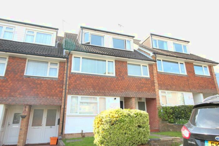 4 Bedroom Terraced House To Rent In Chapel Court, CM12
