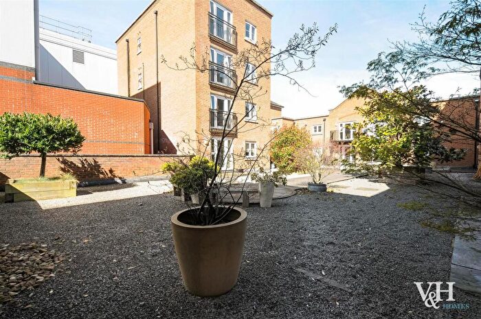 2 Bedroom Apartment For Sale In Upper High Street, Epsom, KT17