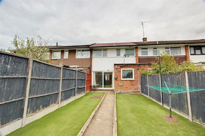 3 Bedroom Terraced House For Sale In Longbridge Close, Tring, HP23