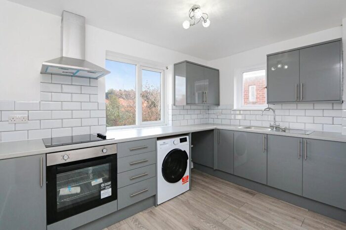 2 Bedroom Maisonette For Sale In Jackson Road, Bromley, Kent, BR2