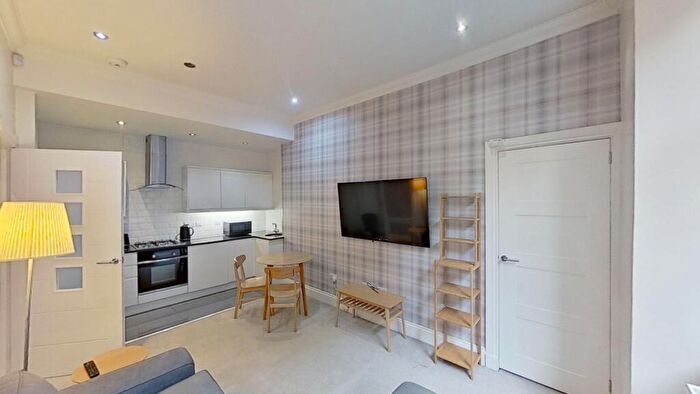 2 Bedroom Flat To Rent In Annfield Street, Edinburgh, EH6