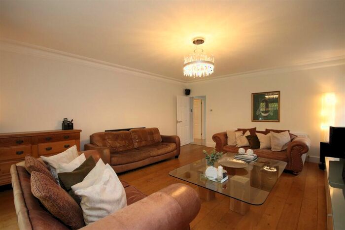 4 Bedroom Detached House For Sale In Main Road, Hextable, Swanley, BR8